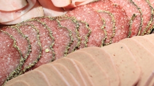 Alertă în România! Salam, depistat cu virusul pestei porcine africane