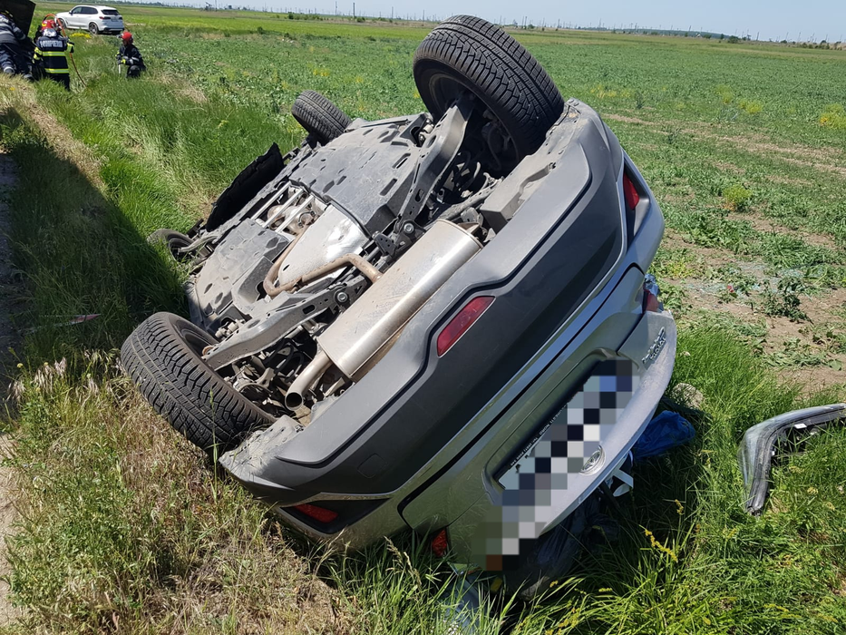 Accident teribil cu 3 mașini în Teleorman! Impactul a fost atât de puternic, încât unul dintre autoturisme s-a răsturnat. Cine sunt victimele