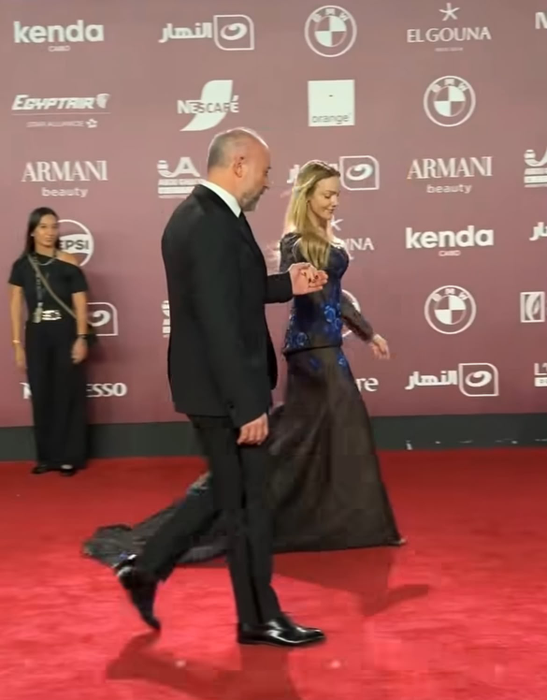 Alit Ergenc și Meryem Uzerli, actorii principali ai serialului turcesc de televiziune „Suleyman Magnificul”/ sursă foto: Facebook @Turkish Serie Station