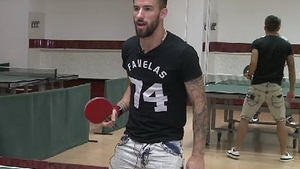 VIDEO Cum a umilit un fotbalist de la nationala Romaniei in plina strada o domnisoara care a vrut sa mearga cu el spre casa