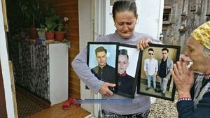 Legiştii au dat verdictul în cazul morţii celor doi fraţi care au sfârşit în carnagiul din Suceava. Mătuşa lor, mărturisiri sfâşietoare: "Beniamin i-a spus şoferului ASTA chiar înainte de accident"