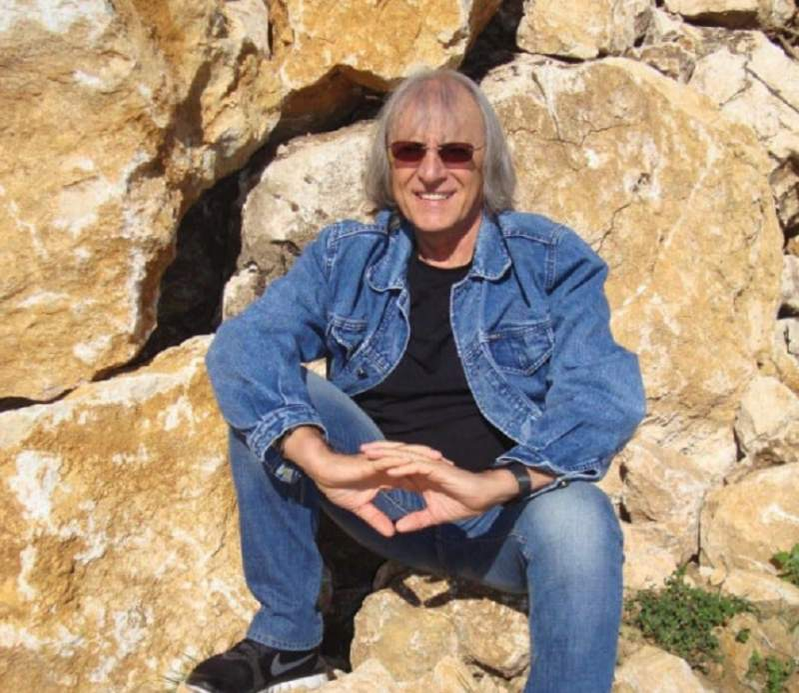 Știrea dimineții. Din păcate, este vorba despre Mihai Constantinescu
