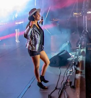 Andra Măruță, concert erotic la Drobeta-Turnu Severin. Cei din primul rând au văzut TOT