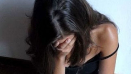 Şi-a tăiat fiica, apoi a dat foc la casă! ”Pe fondul unei stări de gelozie, şi-a stropit cu benzină...”