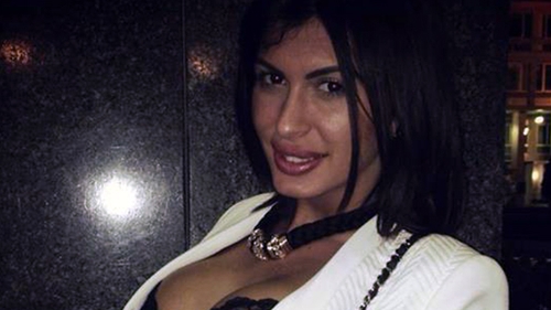 A ajuns la sapa de lemn, dar nu ii pasa! Madalina Pamfile , cu sfarcurile la vedere in club
