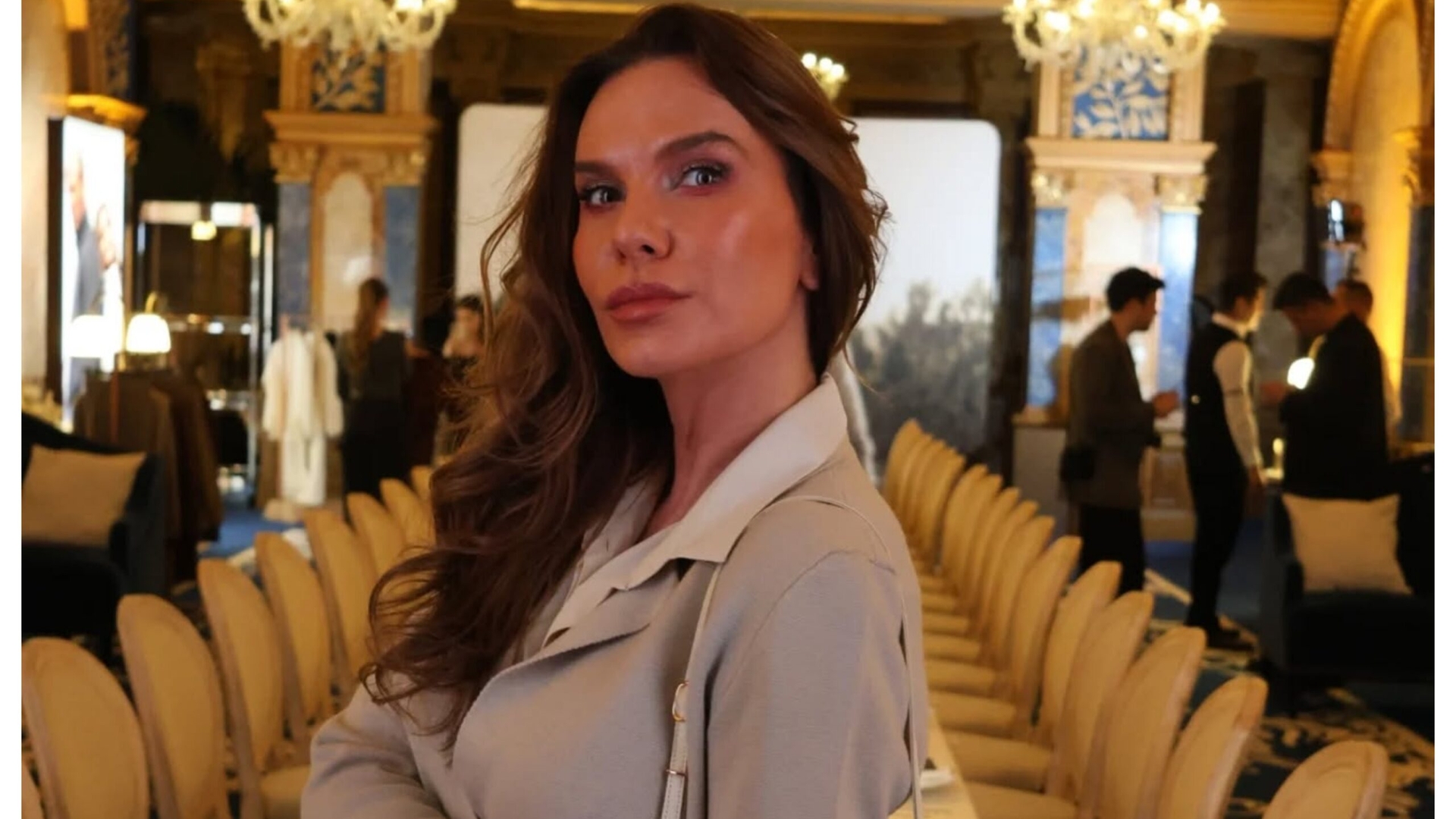 Motivul uluitor pentru care un client i-a returnat comanda Annei Lesko. Artista lucrează manual globuri de Crăciun