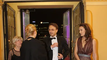 Regizorul momentului s-a dat in stamba intr-un club din Capitala! Calin Netzer a sudat tigarile si a baut whisky pana in zori!