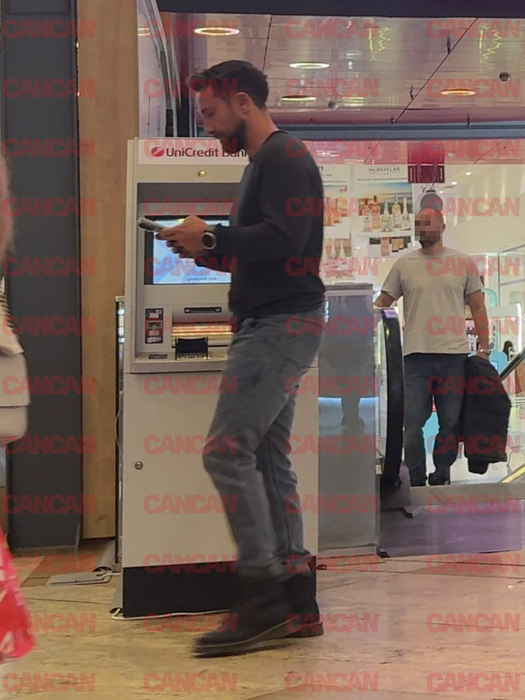 Dani Oțil a scos cash de la bancomat