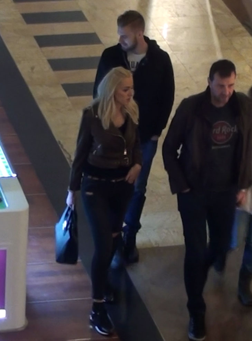 Bogdan Planic are o iubită super frumoasă, care a "incendiat" mallul
