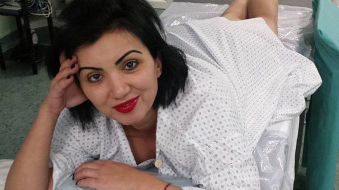 ADRIANA BAHMUŢEANU ar putea fi dată afară după ce s-a aflat că şi-a făcut o intervenţie estetică în zona intimă! 