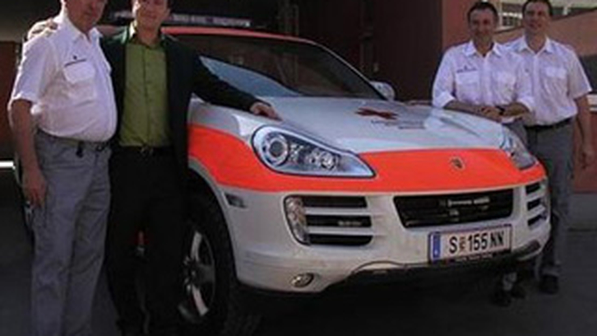 Merg cu ambulanta Porsche la spital