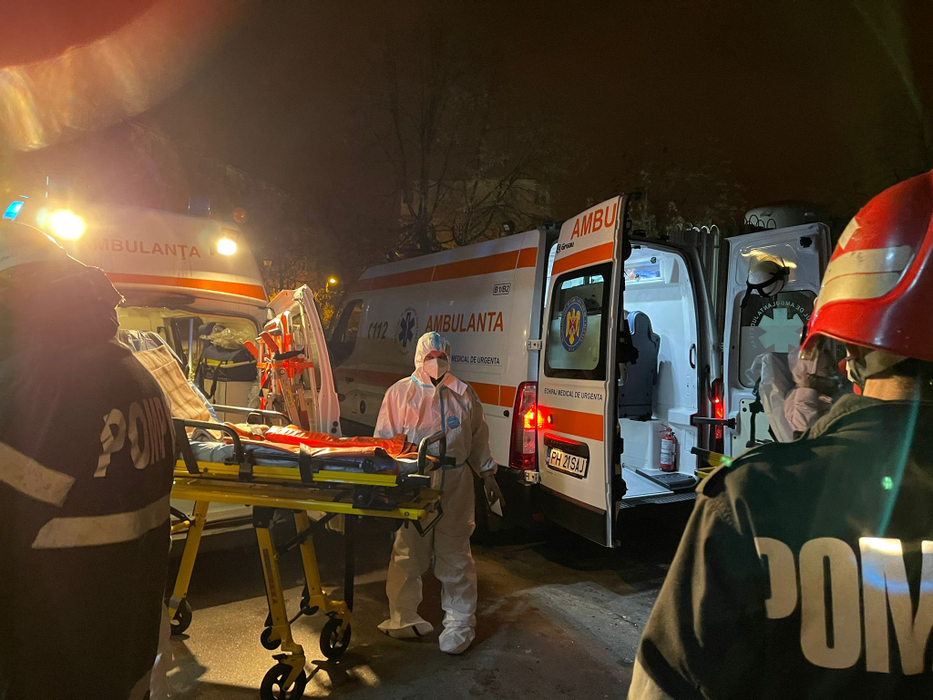 Incendiu violent la Spitalul de Boli Infecțioase din Ploiești. Două persoane au murit, iar alte 20 au fost evacuate