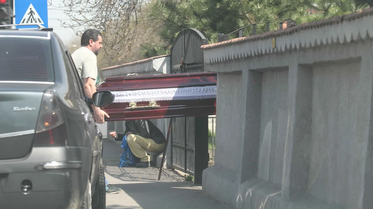 Trupul neinsufletit al tatalui fratilor Viziru a fost depus la capela Herastrau! Familia e distrusa