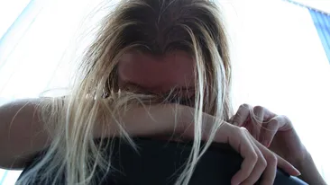 A fost acuzata de sot ca l-a inselat, iar ca sa se razbune a facut asta! Nu o sa iti vina sa crezi ce a facut cu un tub de lipici!