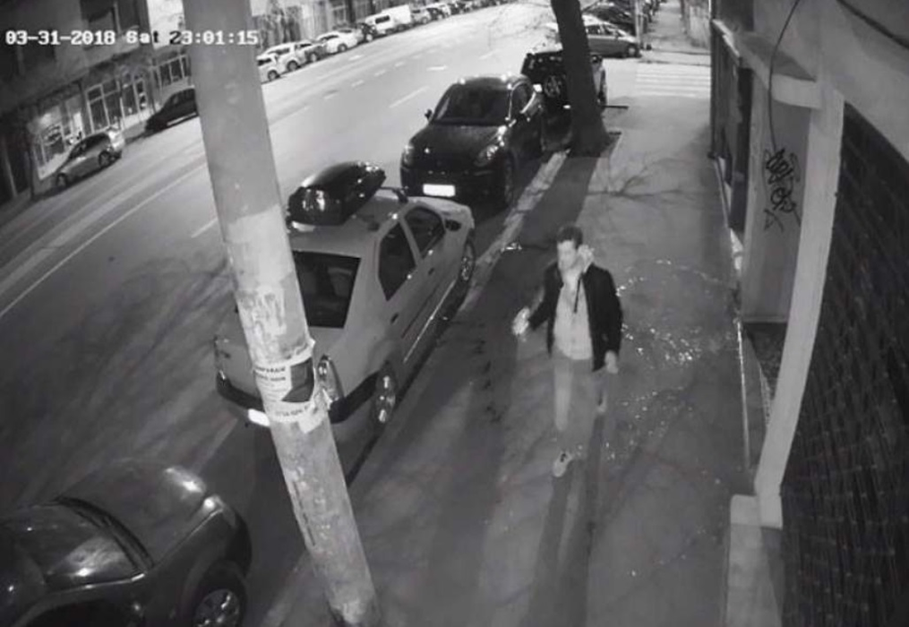 Piromanul din București, care a incendiat la 8 mașini și un bloc, a fost prins! E incredibil unde l-au încătușat polițiștii