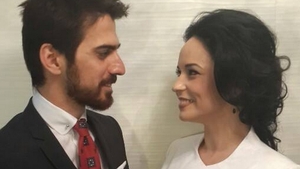 Cea mai ciudata alaturare in care a fost prinsa vreodata! Cum a ajuns Andreea Marin sa imparta covrigi si bani in mall!