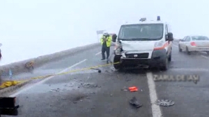 Carambol în Iaşi! O ambulanţă care transporta o gravidă, implicată în accident rutier