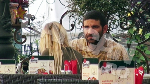 Firicel a renuntat la tuica si a impartit un fresh cu o domnisoara blonda. A baut cu paiul ei si i-a pupat mainile