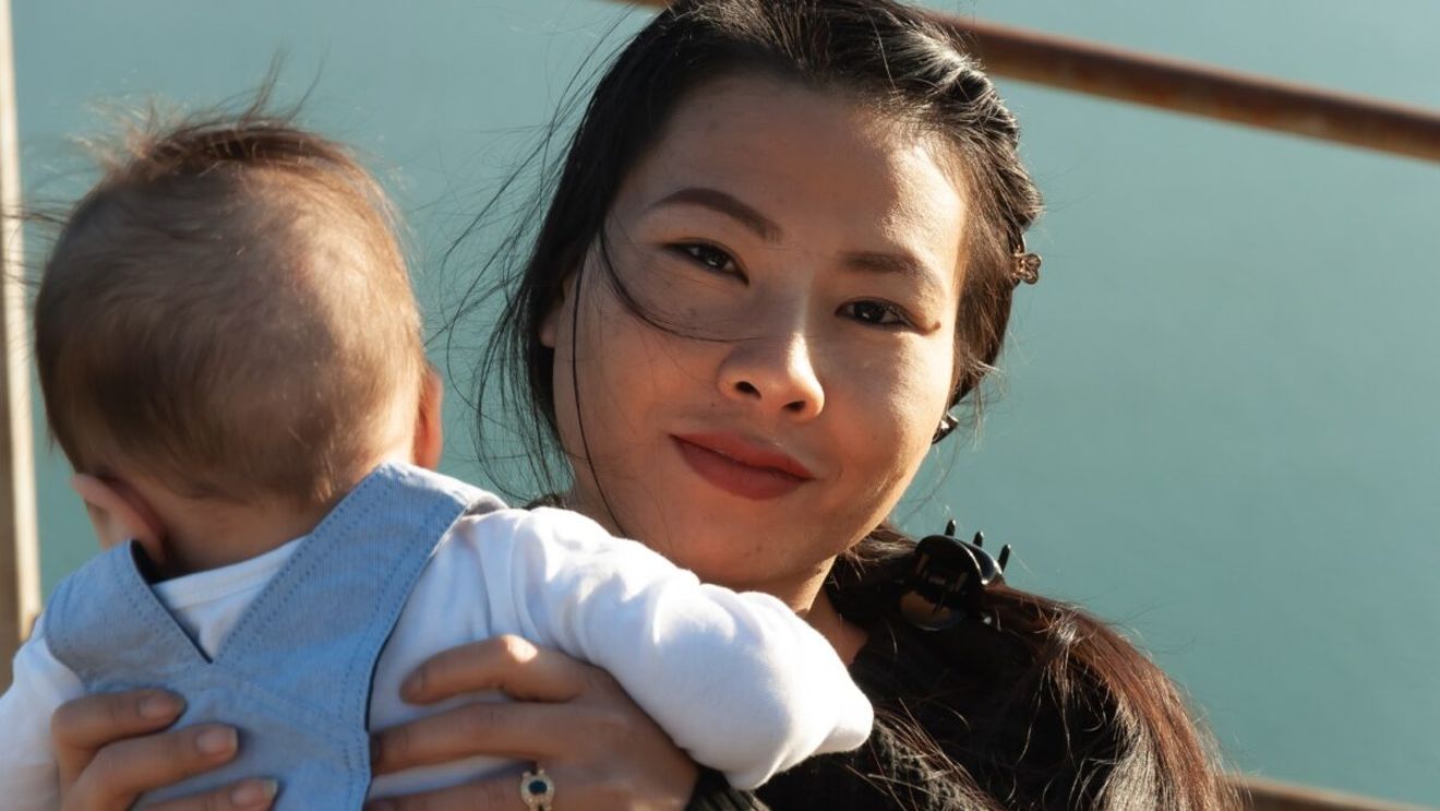 Ce salariu are o bonă asiatică în România, în 2026. Câți bani primește lunar, pe lângă cazare și mâncare