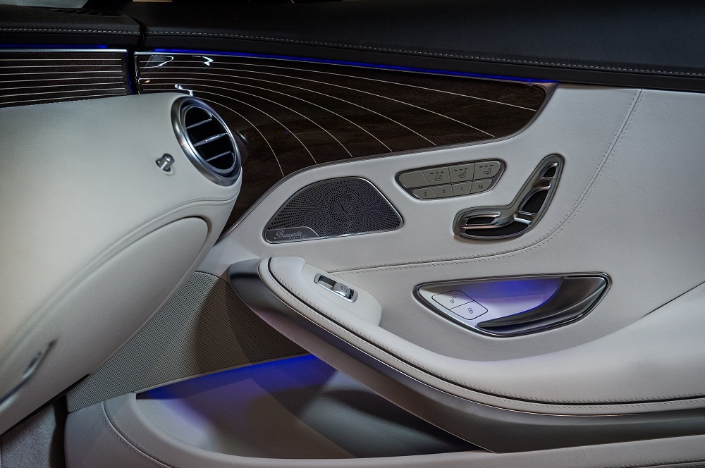 FOTO / Ion Ţiriac, primul posesor din lume al noului bolid Maybach S650 Cabriolet! Câţi bani a scos din conturi fostul tenismen