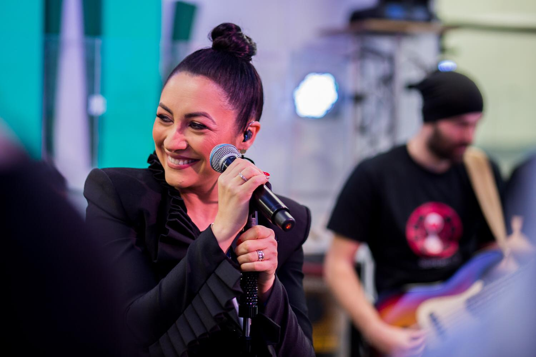 Andra Măruță s-a împlinit sau chiar e însărcinată?! Cum a apărut pe scenă la Satu Mare, în timpul ultimului concert