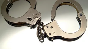 Un hot a sunat la politie pentru ca proprietarul casei din care fura, l-a inpuscat!