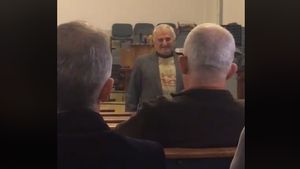 Un român moare în direct, în timp ce dă sfaturi într-o biserică: “Fraților, nu fiți supărați“
