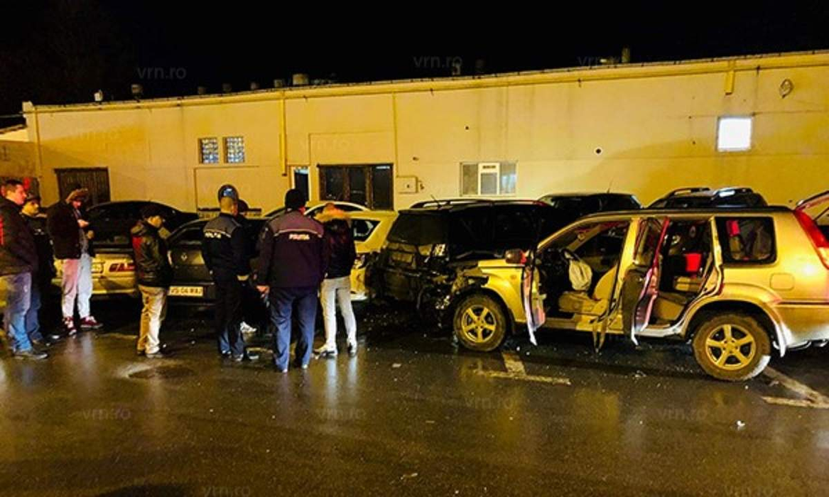 Accident grav în Vaslui! Un șofer de 18 de ani a spulberat 5 mașini în parcarea unui mall