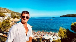 Mărturiile cutremurătoare ale lui Fabio, artistul lovit cu lanțul în figură de tatăl vitreg: ”Mi se pune un nod în gât când mă uit în oglindă!”