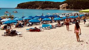 Ce a pățit un turist român aflat în concediu în stațiunea Parga din Grecia: "Stăteam ca tot omul la masă, când aud țipete de pe plajă"