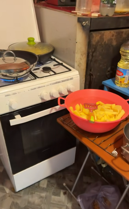 De la Insula Iubirii la… cratiță! Ce gătește Radu Vâlcan de zor, într-o bucătărie de la țară