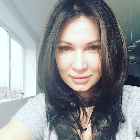 Nicoleta Luciu s-a retras din TV şi se dedică 100% vieţii de familie