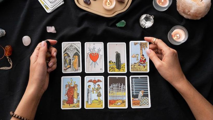 Cartea de Tarot de azi, 11 martie 2026. Nouă de Bâte ne prevestește ultima luptă înainte de victorie