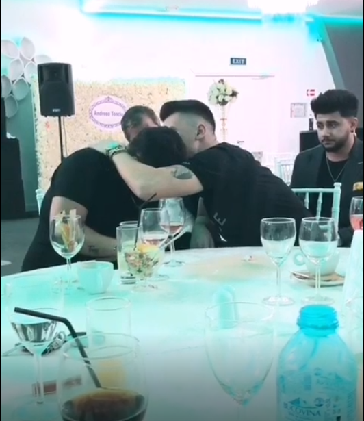 Daniel îi șoptește ceva lui Tzanca Uraganu