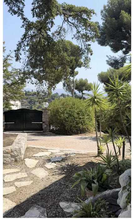 Imagini rare cu casa Andreei Esca de la Nisa! Locuința mega luxoasă are o piscină wow