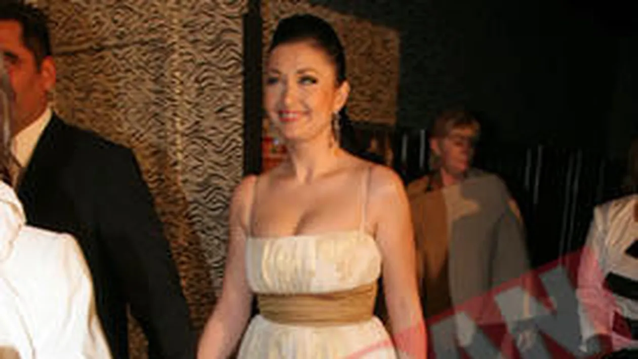 Gabriela Cristea a distrus trei rochii intr-o noapte