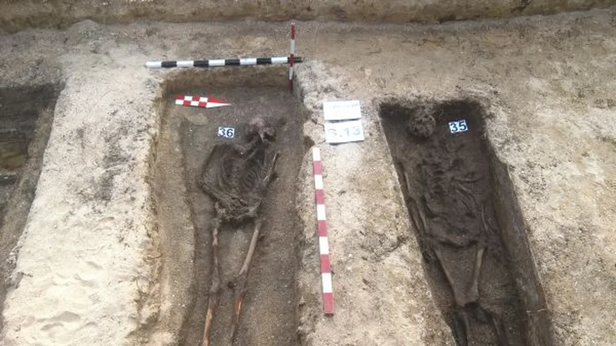 Osemintele a 40 de deținuți politici deshumate de arheologi la Periprava