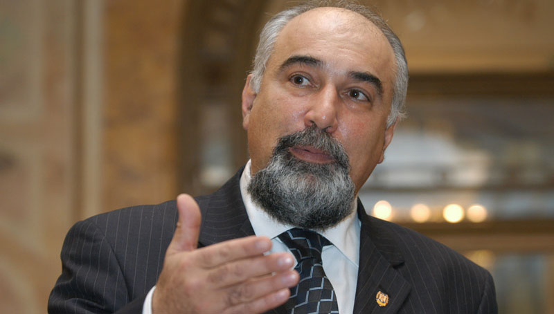 Varujan Vosganian: ”Am citit foarte mult, mai ales economie. Dar citeam și filosofie”