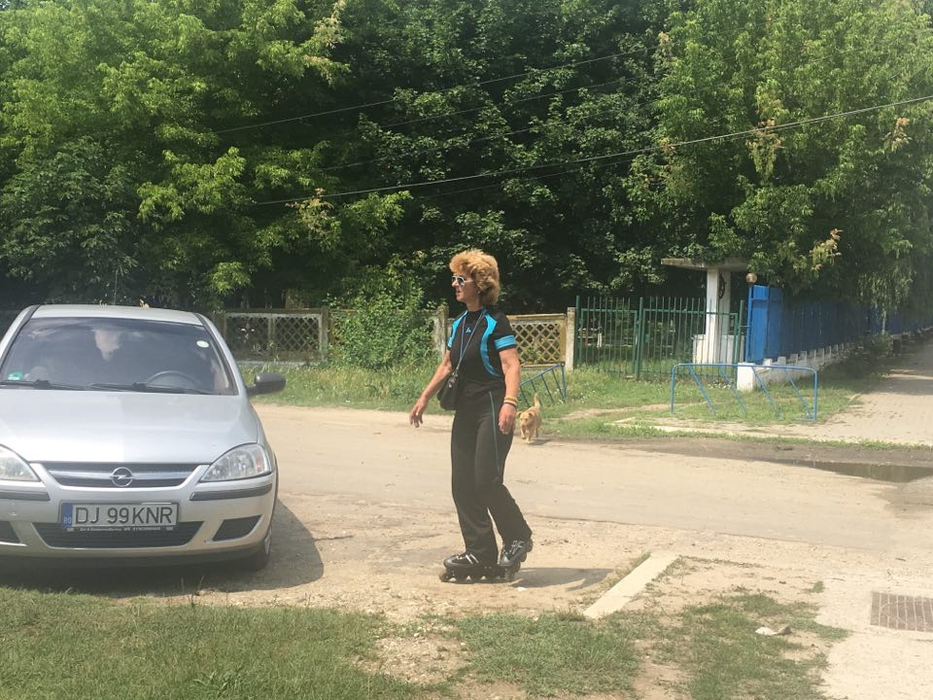 Doamna profesoară nu se desparte de role