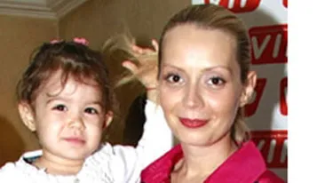 Daciana Sarbu si Victor Ponta pregatesc aniversarea fetitei lor, Irina, care implineste 4 ani. Va fi petrecere adevarata, cu tort si alaturi de colegii sai de la gradinita