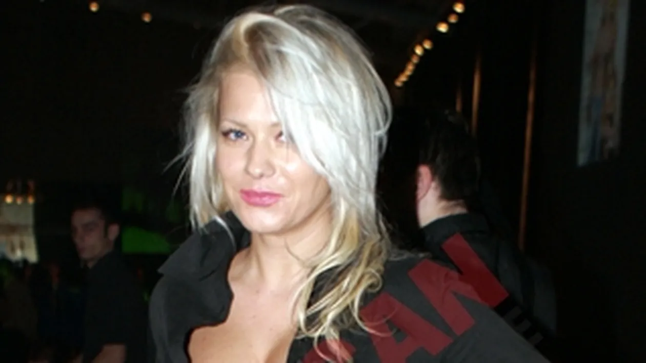 Simona Sensual s-a invatat minte dupa Maharu! Nu i-a spus mamei de noul iubit ca sa n-o dezamageasca