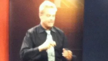 Un prezentator TV s-a facut de ras! Ce au dezvaluit colegii despre el! Poza de culise nu mai are nevoie de niciun comentariu