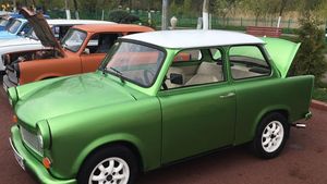 Expoziţie de maşini TRABANT, în Parcul Lumea Copiilor din Capitală! Cum arată automobilele de la paradă
