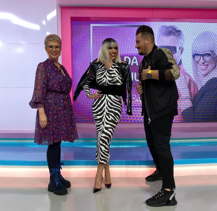 Raluca Bădulescu și-a pus extensii destul de lungi: “Un refresh la look! Peruci o să port în continuare”. Cât de schimbată este jurata de la Bravo, ai stil! | FOTO
