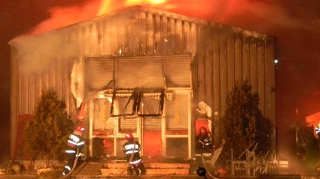 O fabrica de branzeturi din Buzau a fost distrusa de un incendiu