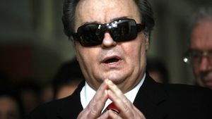 Tribunul Corneliu Vadim Tudor a fost internat de urgenţă la Centrul de Boli Cardiovasculare!
