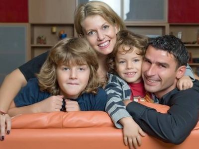 Lorena Balaci și Eugen Trică, alături de cei doi copii