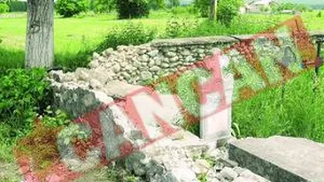 A murit pe o cruce din cimitir