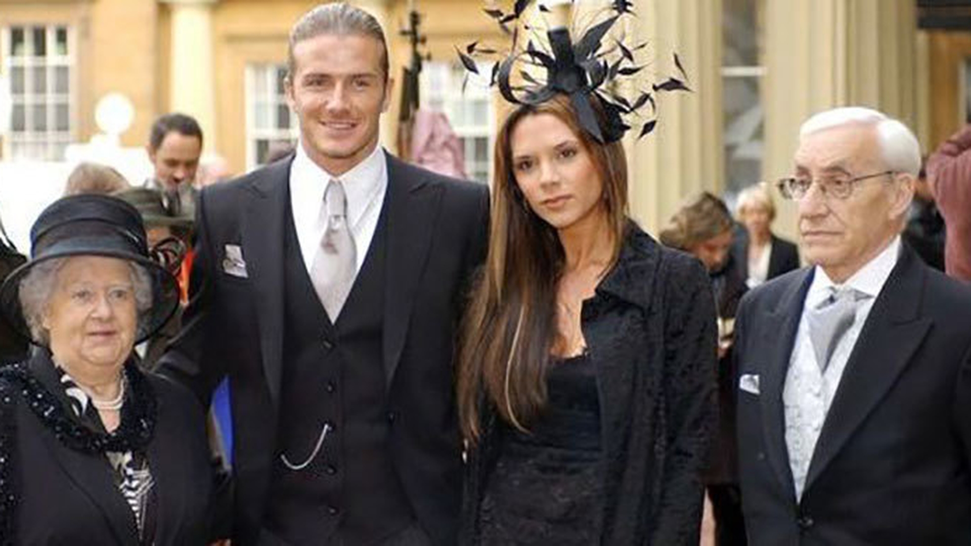 Familia lui David Beckham s-a mărit! Prima poză cu bebeluşul în braţe: "Frumos! Felicitări!"