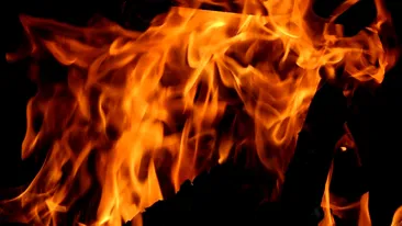 Incendiu puternic in Bucuresti! Pompierii au mari probleme